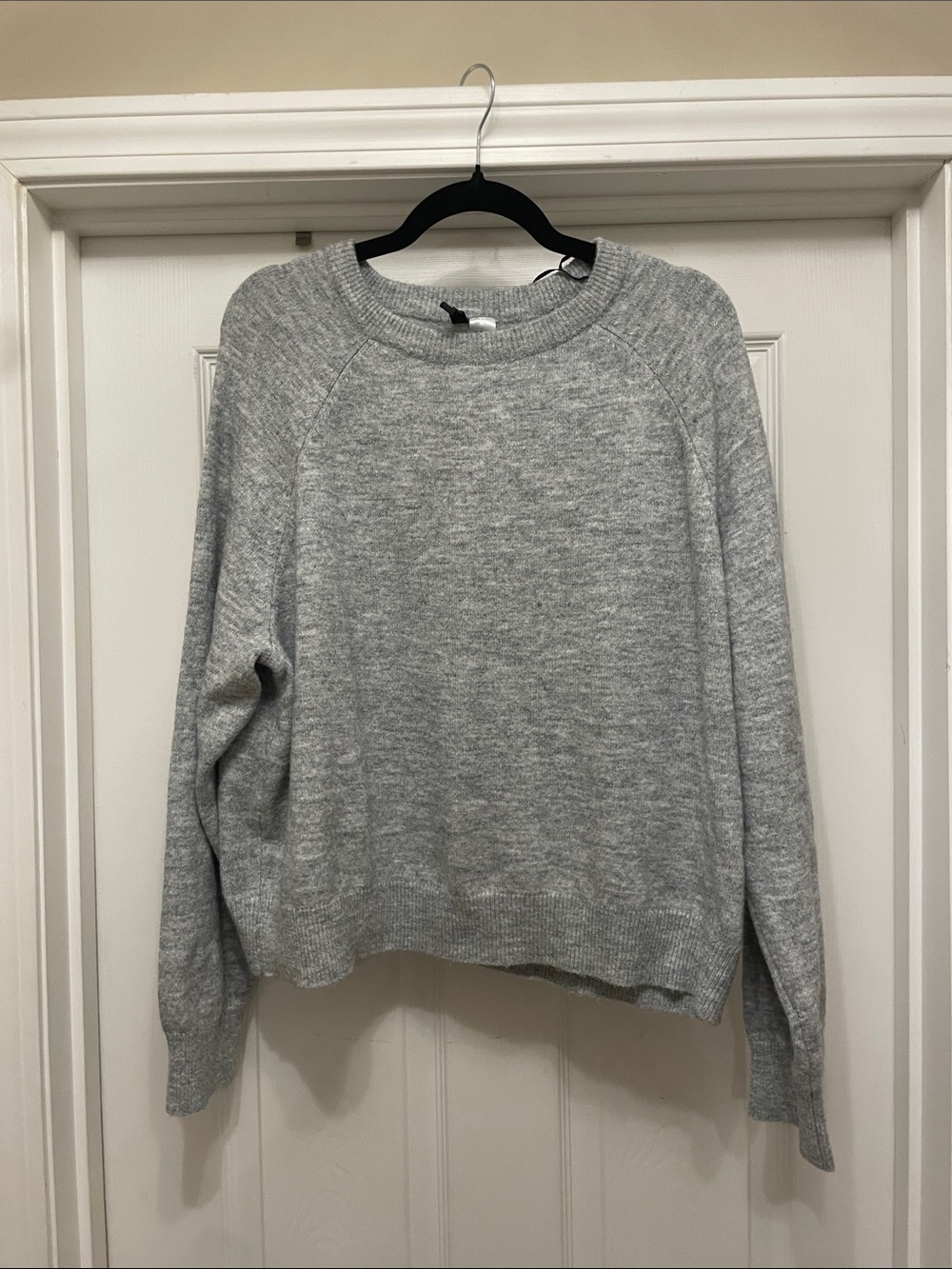 H&M divided Light Gray cozy Crewneck Sweater preppy fall winter layering cozy